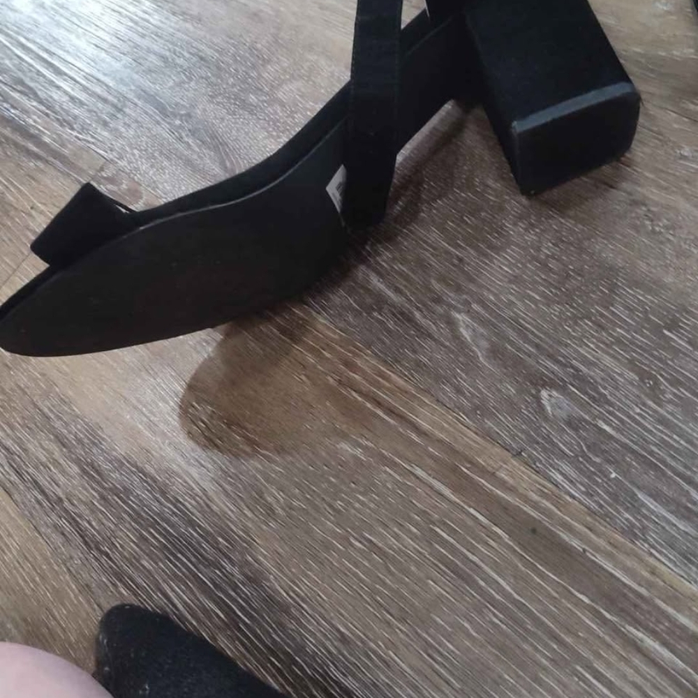 Elegant Black Heels with Chunky Block Heel